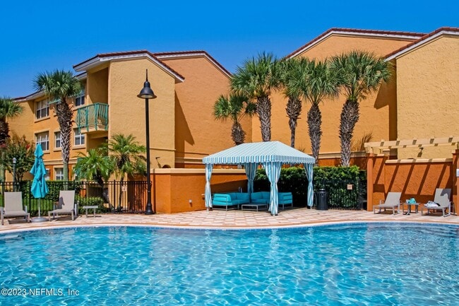 Building Photo - 201 25th Ave S Unit N32