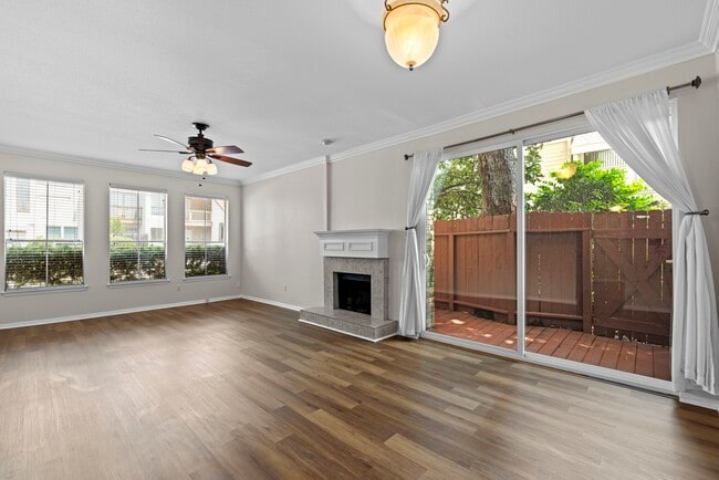 Building Photo - 2100 Tanglewilde St Unit 171 Rental