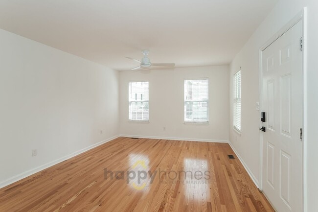 Photo - The Urban Retreat: Modern 3/1.5 Near Everything You Love