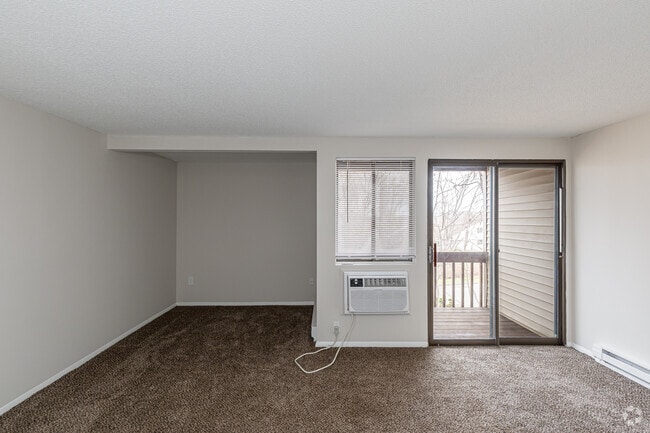 Studio (550sqft) - Living Area - Ridgefield Apartments