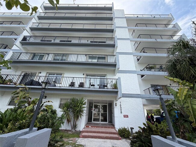 Building Photo - 16508 NE 26th Ave Unit 201