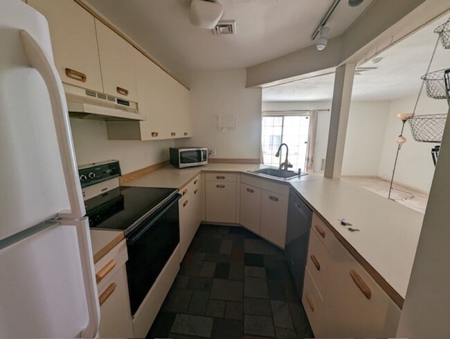 Photo - 2 Bed 1 Bath Second Floor Corner Unit