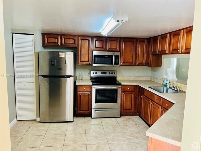 Building Photo - 9701 Westview Dr Unit 1437 Rental