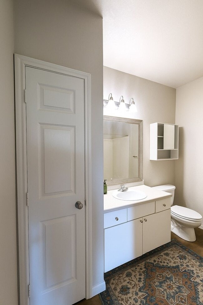 Photo - 2x2 Updated! New flooring, Stainless Steel...