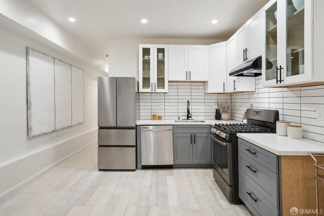 Photo - 202 (17-19 Card Aly) Unit 19A