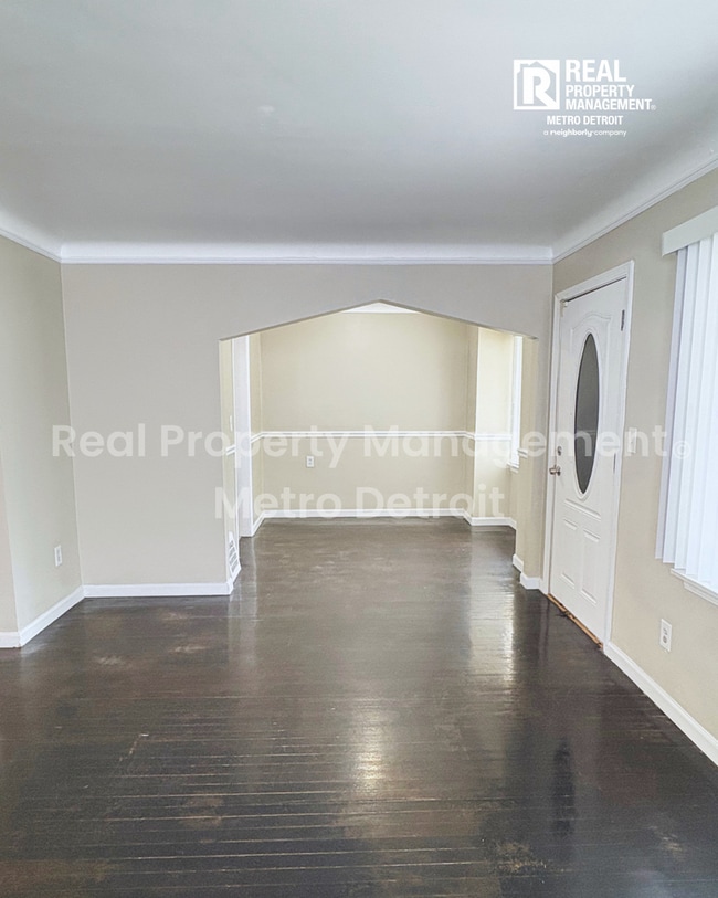 Photo - 19367 Roscommon St