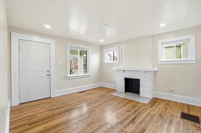 Photo - 270 S Cypress Ave