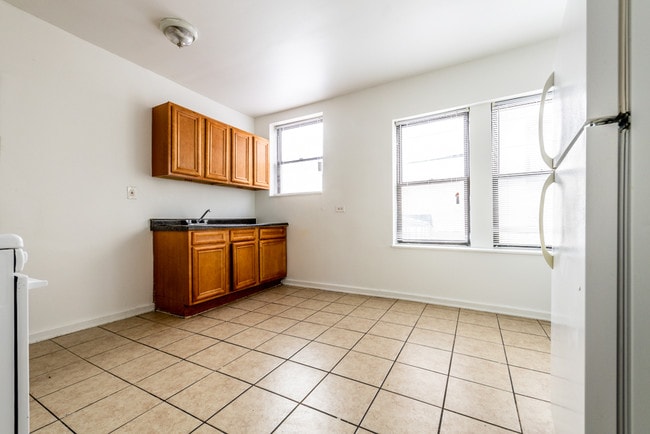 Photo - 8057-59 S Marshfield