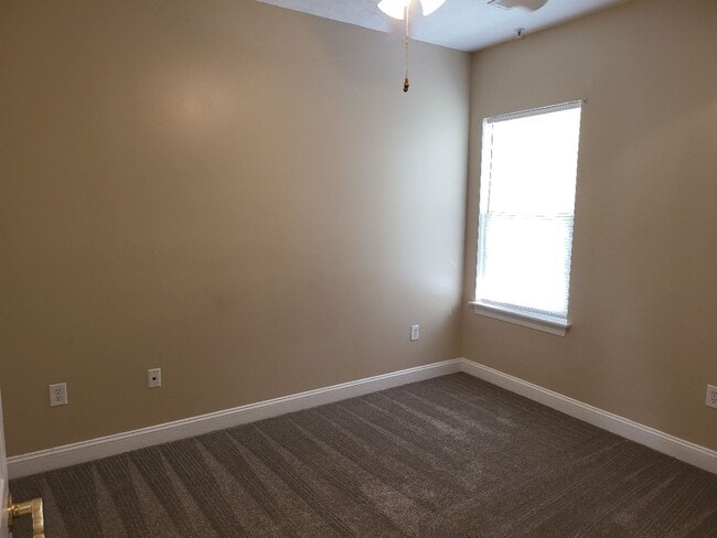 Photo - 3 bedroom, 2 bath condo in Fountain Pointe Unit 201