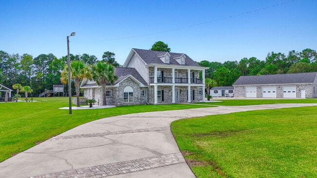 Photo - Peaceful and Luxury Living on 3+ Acres