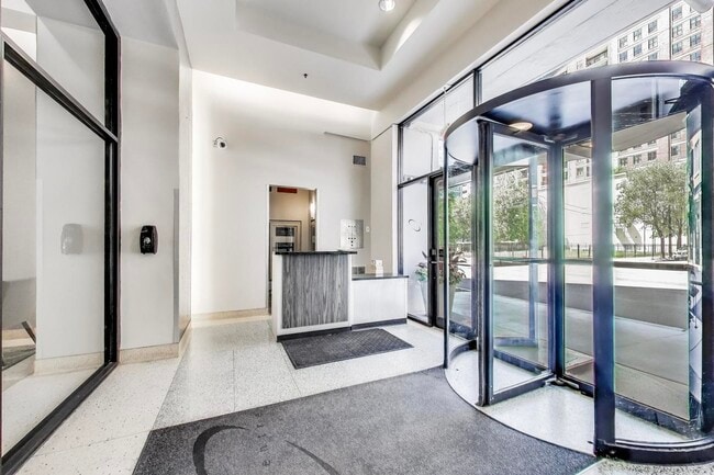 Photo - 435 W Erie St Unit 908