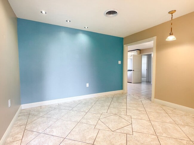 Photo - Roomy 5 Bedroom Home with Solar Panels