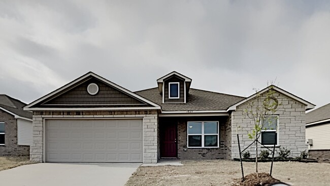 Very Nice 3 Bedroom 2 Bath Home in El Reno Schools - Very Nice 3 Bedroom 2 Bath Home in El Reno Schools