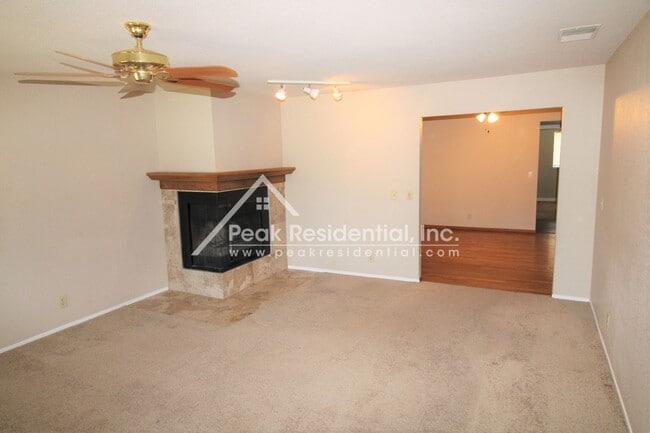 Photo - Spacious Foothill Farms 3bd/2ba Duplex with 2 Car Garage