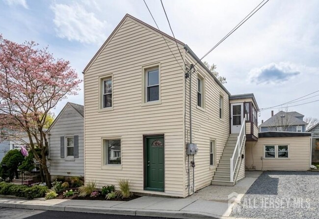 Building Photo - 29 Smith St Unit 2