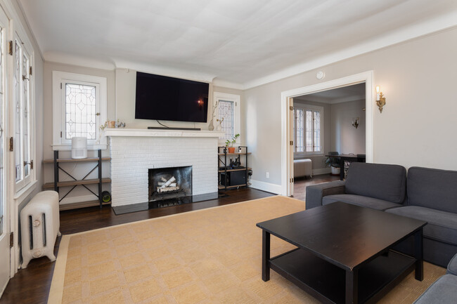 Living room - 922 Nottingham Rd Apartments Unit 922