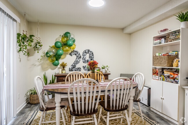 2BR, 2BA - 1,200SF - Dining Room - Clarkston Oaks Apartments