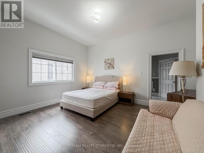 Photo - 72 Snively St