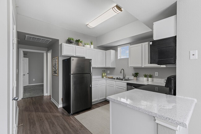 Photo - Settler's Gate