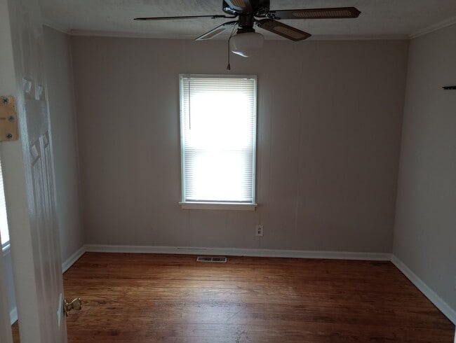 Photo - 3 Bedroom  2 Bath Home - Convenient Location