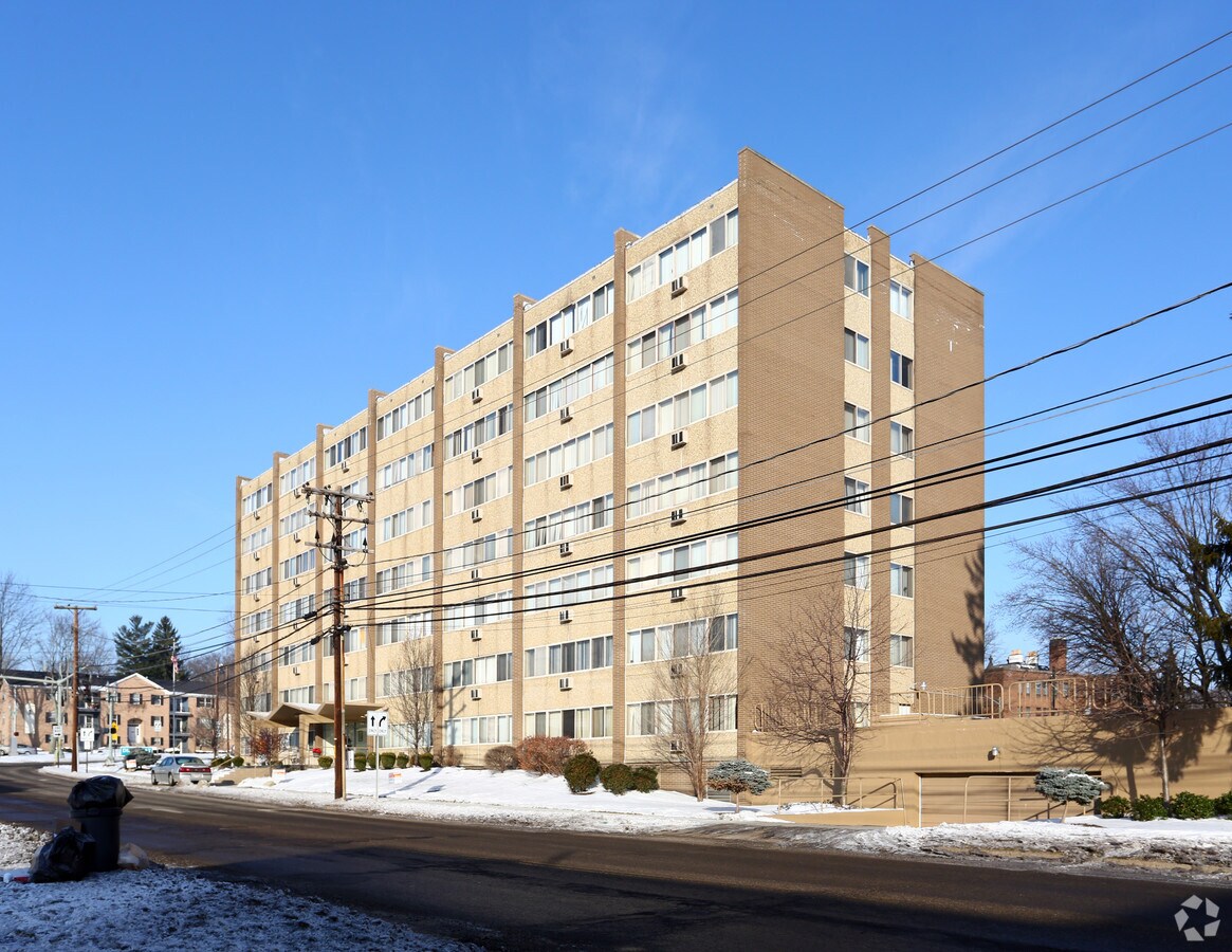 Photo - Diplomat Apartments