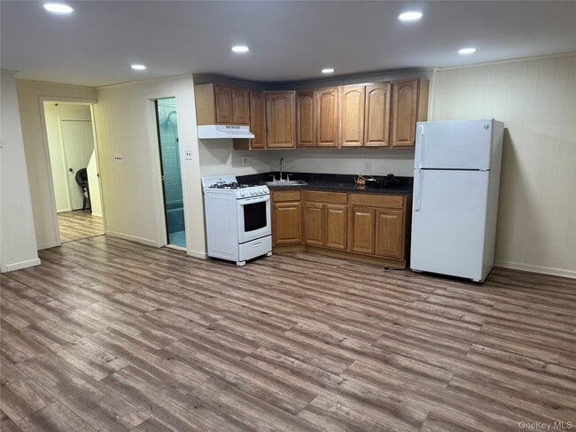 Photo - 1393 Pelham Pkwy N Unit 1