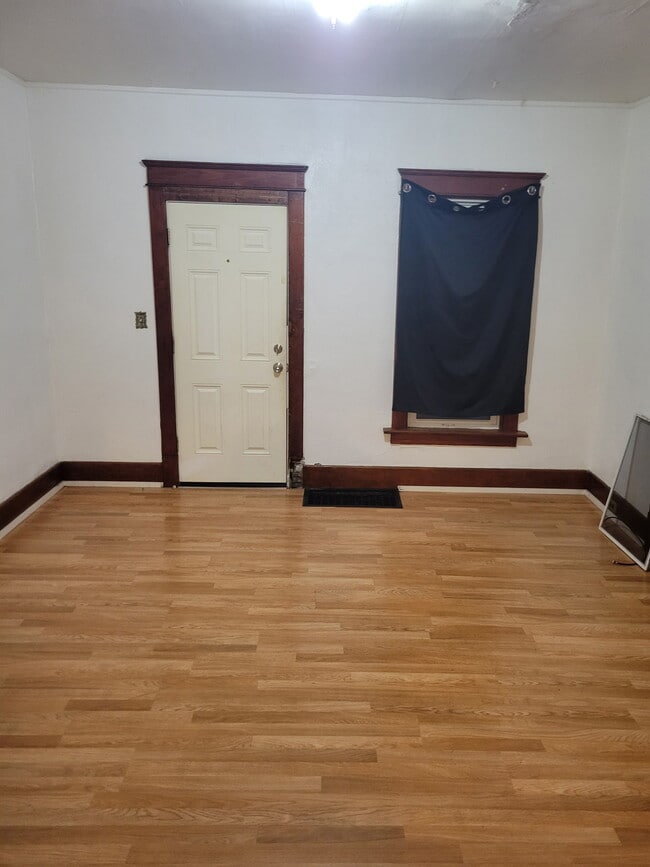 Photo - 612 Hess Ave