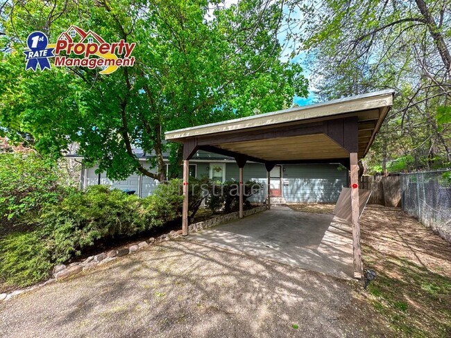 Photo - 1032 Floral Ln