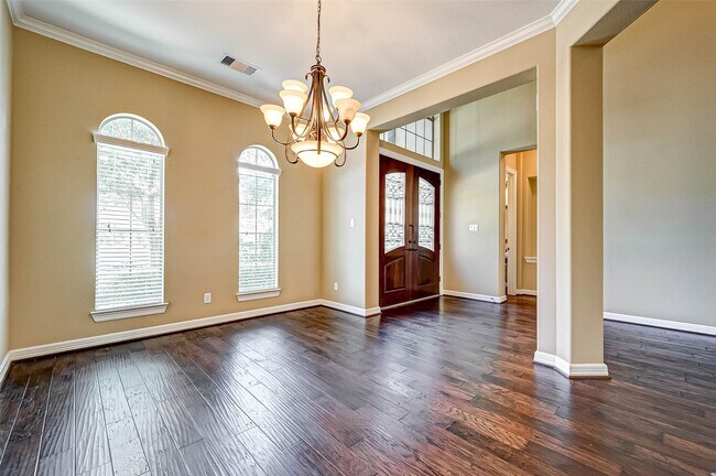 Photo - 2914 Cotswold Lane