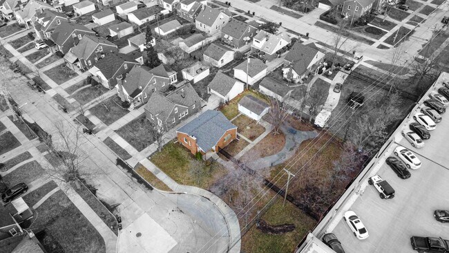 Photo - 21825 McCormick St