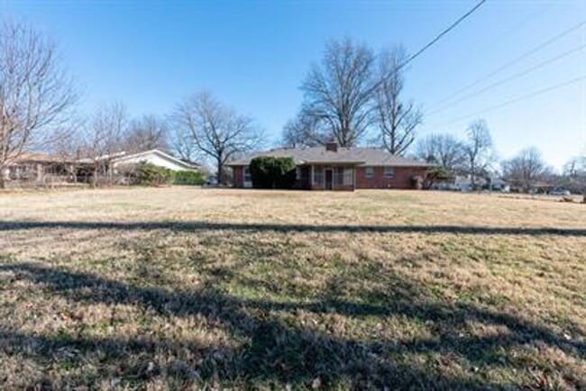 Building Photo - Southeast Springfield 3 Bedroom, 2 Bathroom