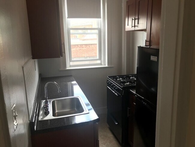 Photo - 4-1175 Boylston St