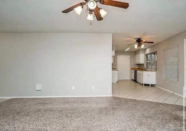 Photo - 423 Southlake Dr