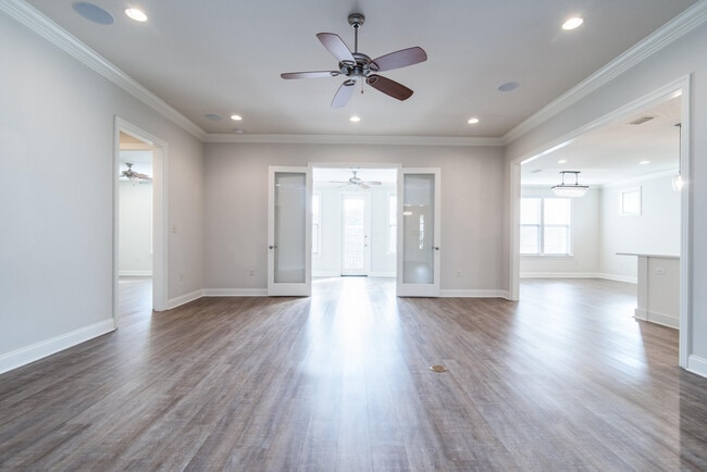 Photo - 718 Woods Dr