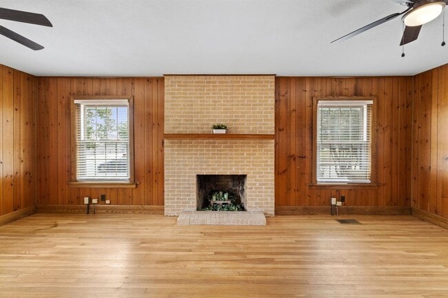 1013 E 38th 1/2 St