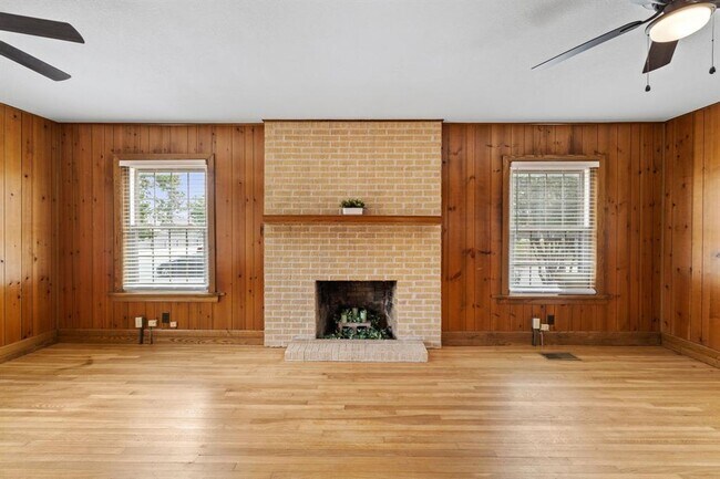 Photo - 1013 E 38th 1/2 St