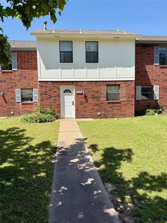 Photo - Cute & Close to OU