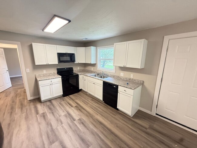 Photo - 3 Bed 2 Bath Springfield, MO