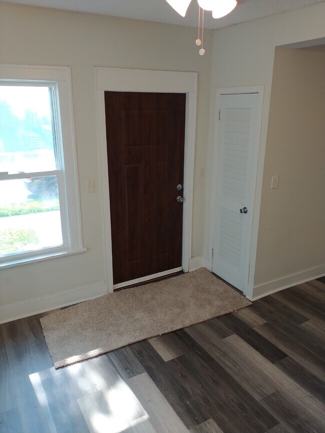 Photo - 2720 N Girard Ave