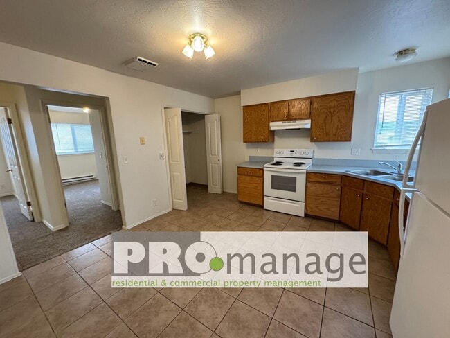 Photo - 3 Bed, 1 Bath Apartment w/ 1-Car Garage - Idaho Falls Unidad 2185 #2