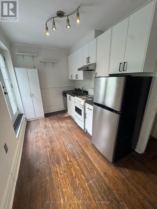Photo - 920 Woodbine Ave