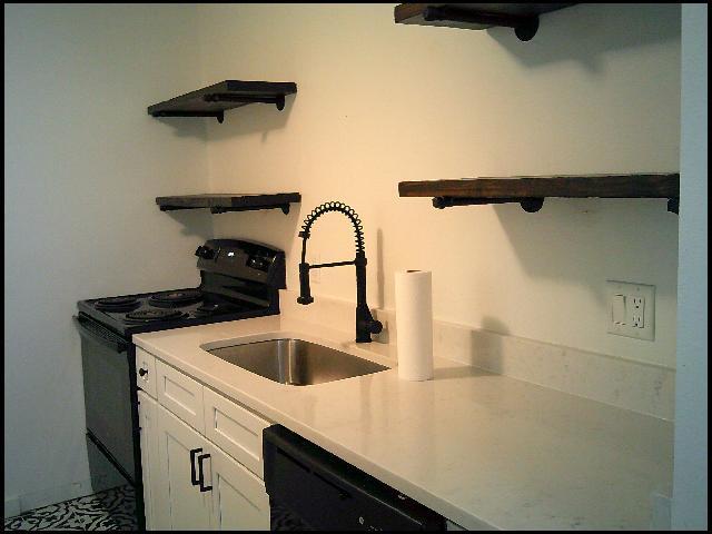 Photo - 1520 Broadway St