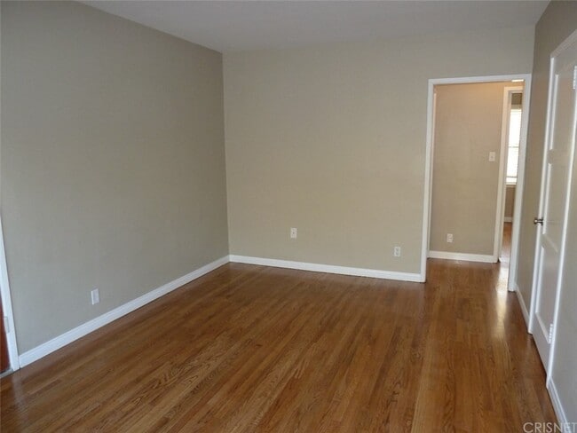 Living room - 1211 N Kenwood St Unit 1211 1.5