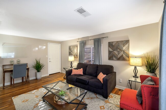 Photo - 4808 Woodhead St
