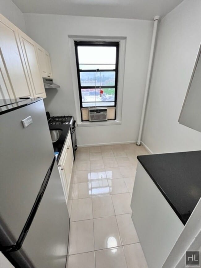 Building Photo - BROADWAY