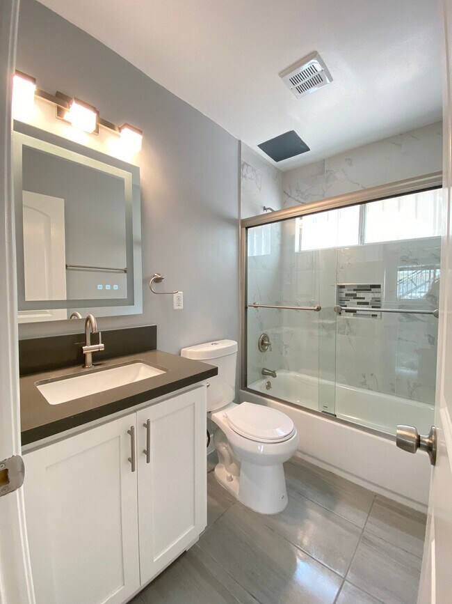 Photo - 4015 W Adams Blvd Unit 1