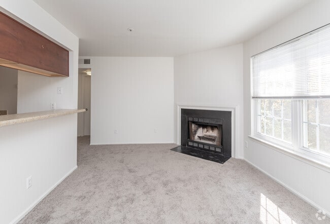 1BR, 1BA With Den - Fairfax - The Village at Elkridge