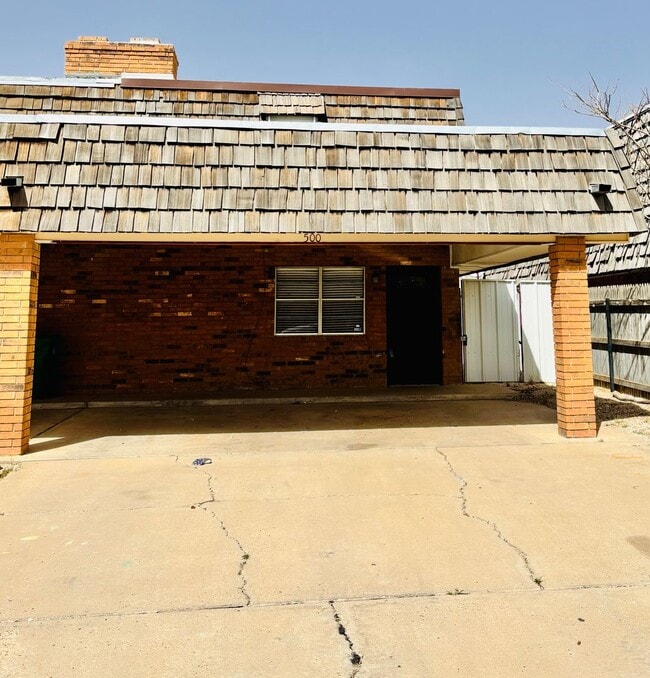 Building Photo - 500 W Kiowa Ave