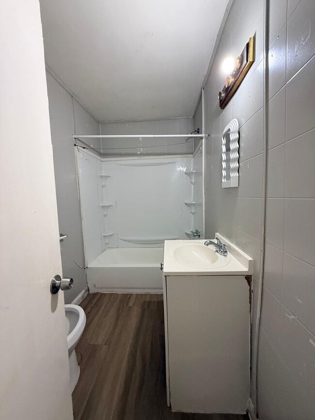 Photo - For Rent – 3 Bedroom / 1 Bathroom Home