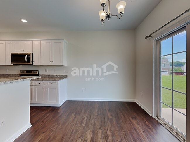 Photo - 409 Mont Vale Rd